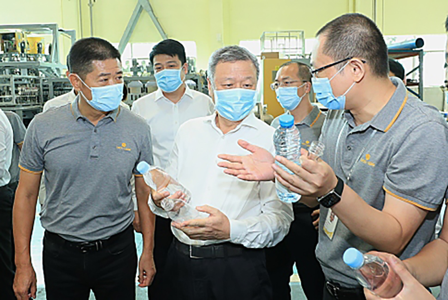 中國(guó)聯(lián)通董事長(zhǎng)王曉初一行蒞臨達(dá)意隆參觀調(diào)研